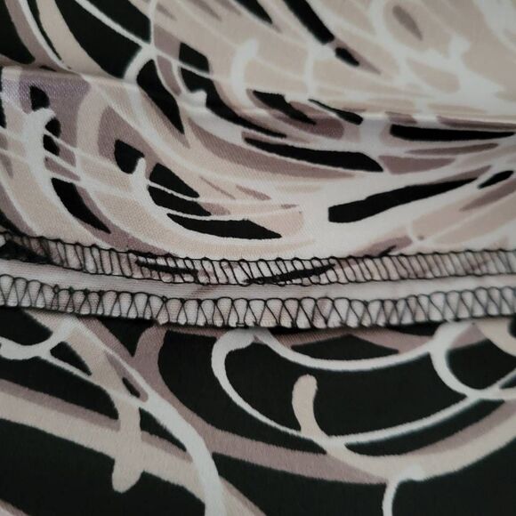 Maggie London NEW Neutral Black & White Tight Hugging Ruffled Top V Neck Dress - Picture 8 of 12